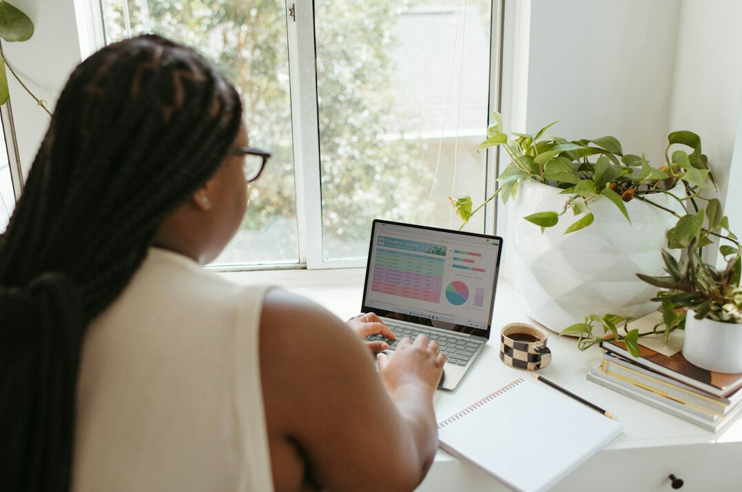 woman setting financial goals